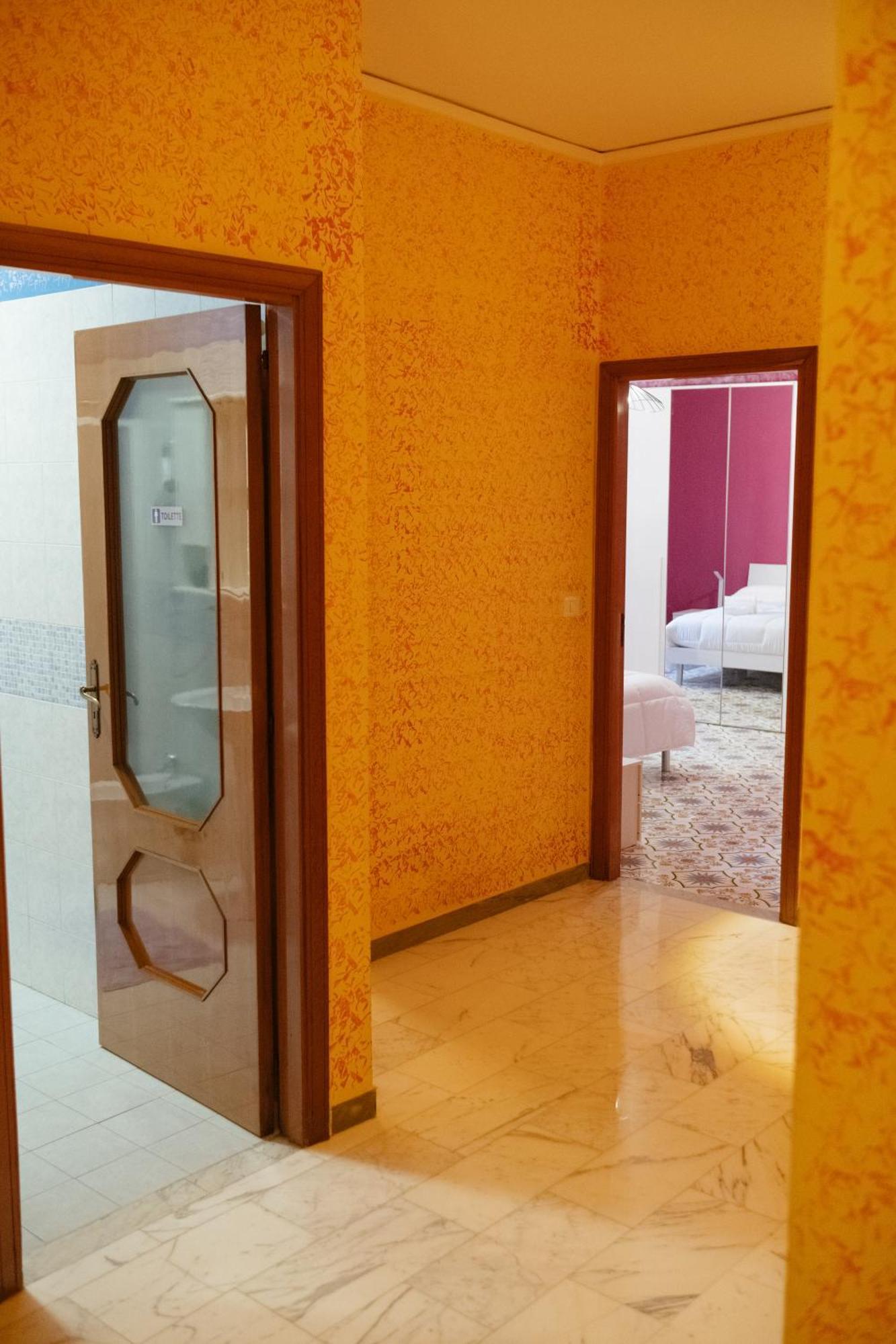 Domus Aurea Relax Room ซาแลร์โน ภายนอก รูปภาพ