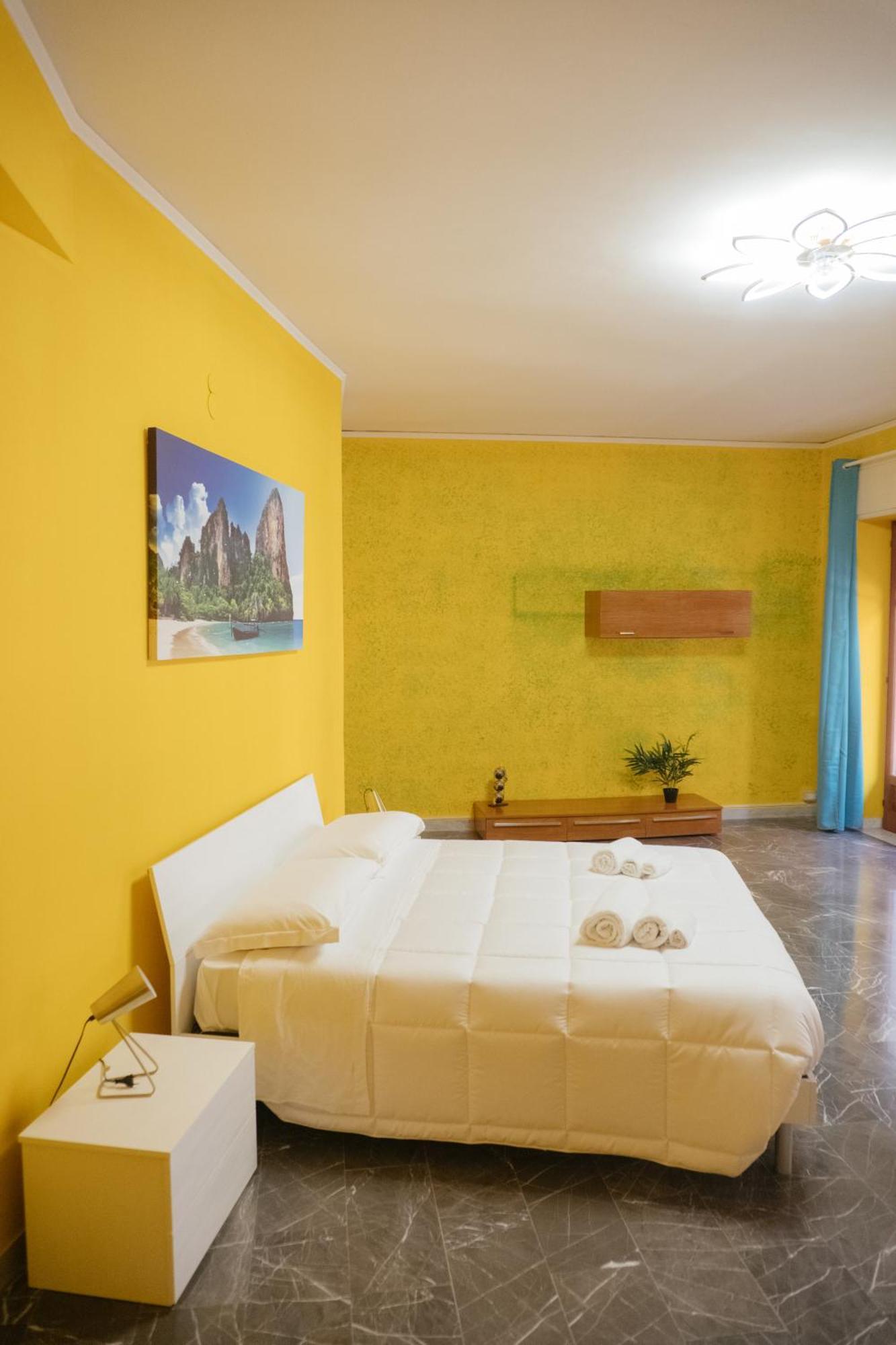 Domus Aurea Relax Room ซาแลร์โน ภายนอก รูปภาพ