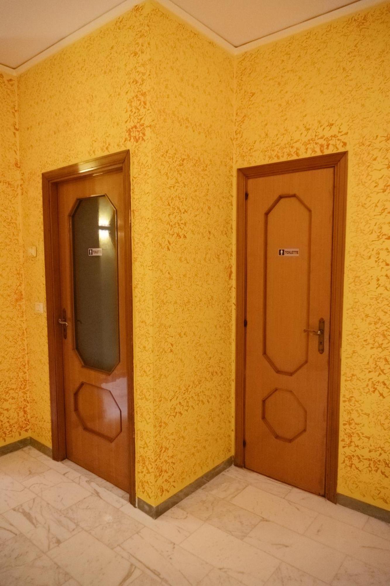 Domus Aurea Relax Room ซาแลร์โน ภายนอก รูปภาพ