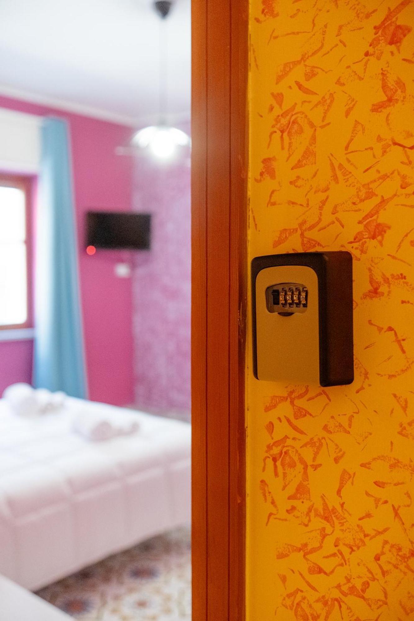 Domus Aurea Relax Room ซาแลร์โน ภายนอก รูปภาพ