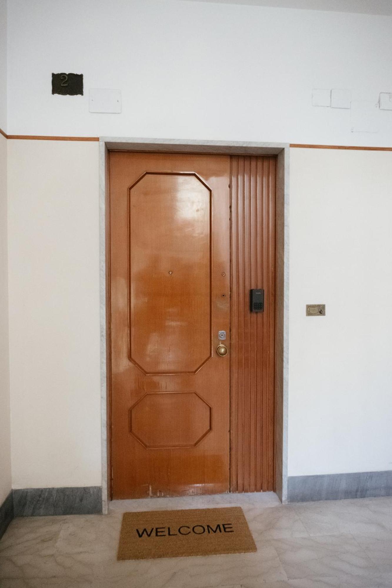 Domus Aurea Relax Room ซาแลร์โน ภายนอก รูปภาพ