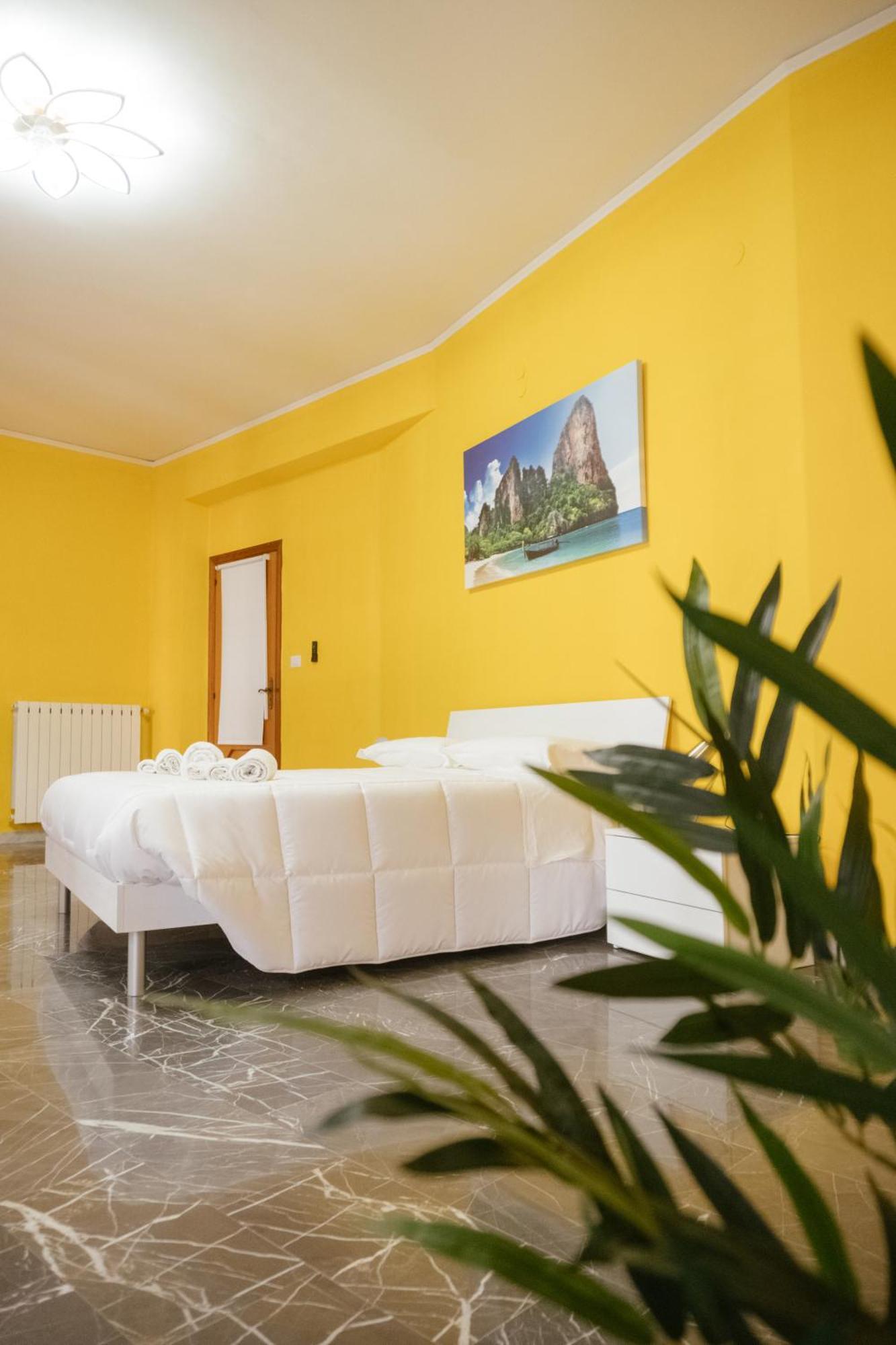 Domus Aurea Relax Room ซาแลร์โน ภายนอก รูปภาพ