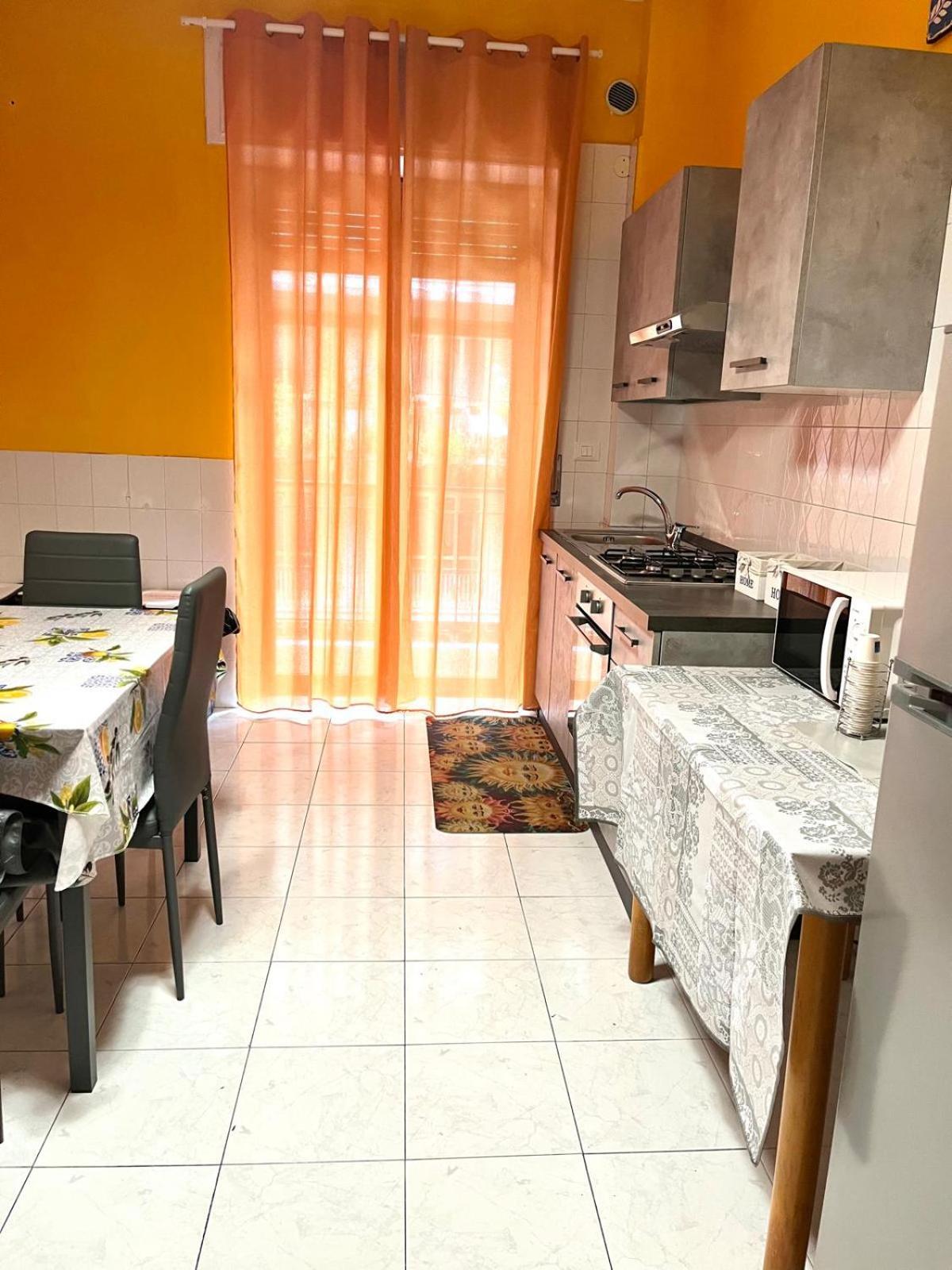 Domus Aurea Relax Room ซาแลร์โน ภายนอก รูปภาพ
