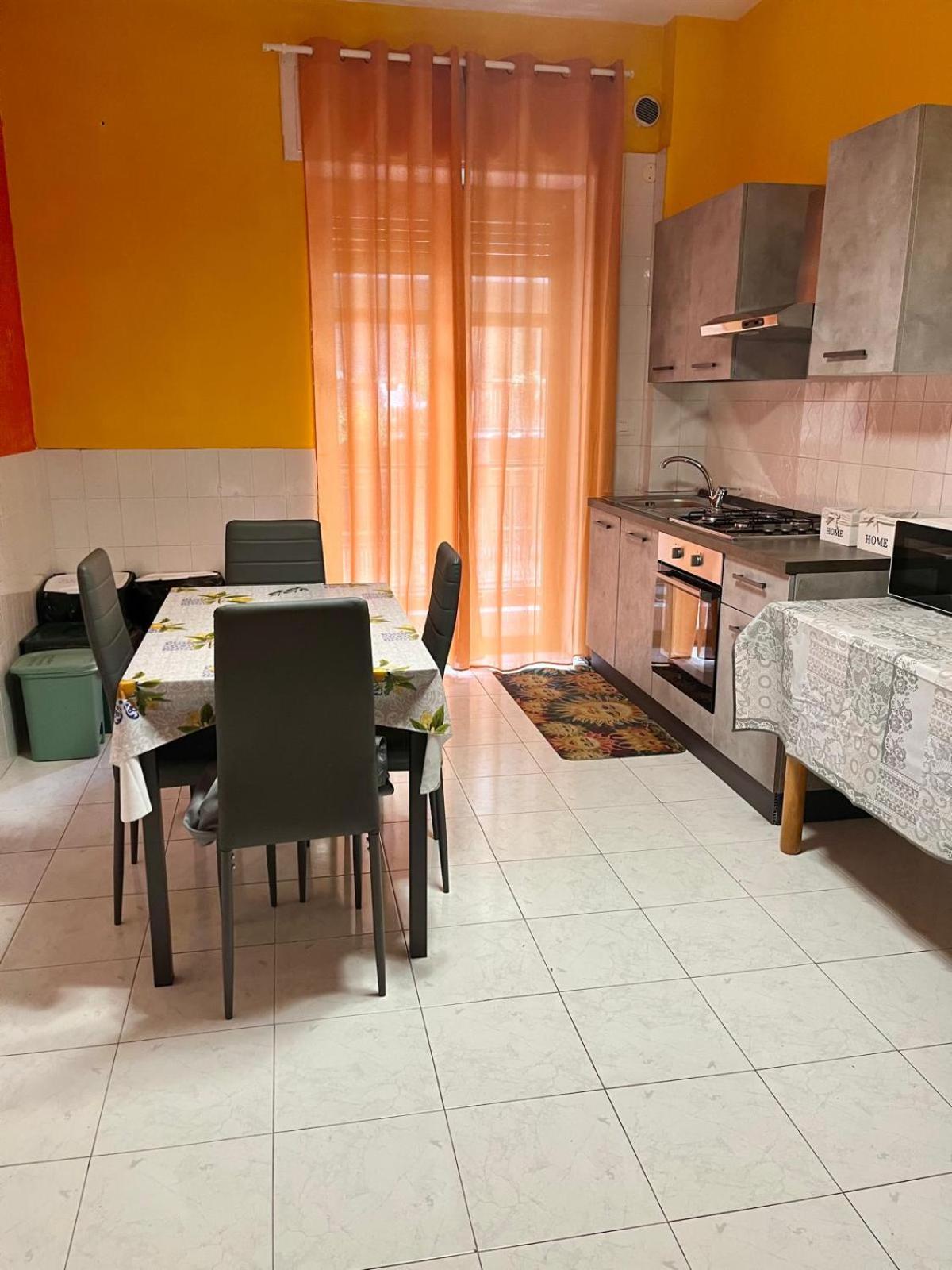 Domus Aurea Relax Room ซาแลร์โน ภายนอก รูปภาพ