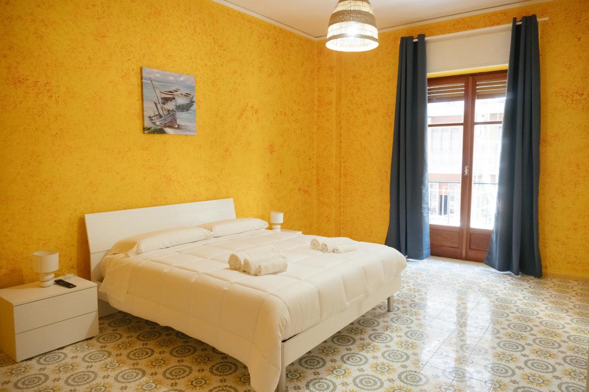 Domus Aurea Relax Room ซาแลร์โน ภายนอก รูปภาพ