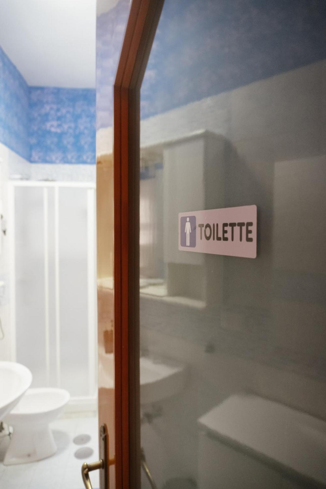 Domus Aurea Relax Room ซาแลร์โน ภายนอก รูปภาพ